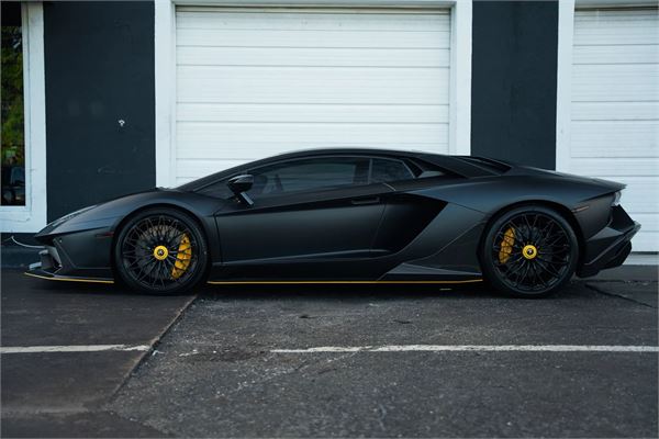 2018 Lamborghini Aventador S in Matte Black - exterior photo 12