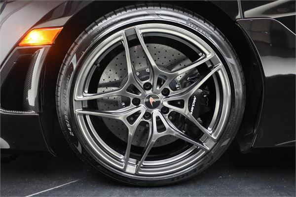 2018 McLaren 720S in Quartz - detail photo 19