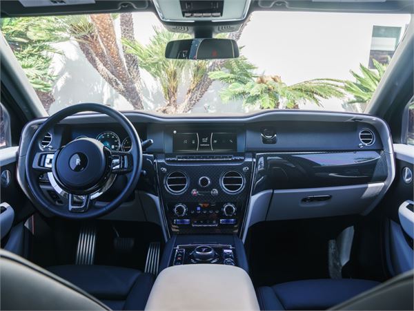 2022 Rolls-Royce Cullinan Black Badge in Ice Premiere Silver - interior photo 19