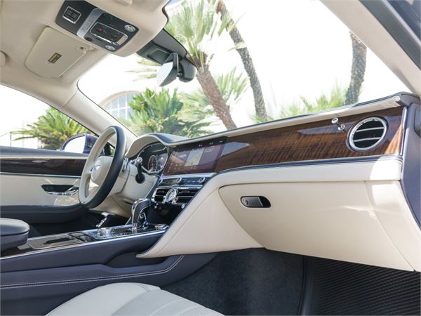 2023 Bentley Flying Spur Hybrid in Dark Sapphire - interior photo 17