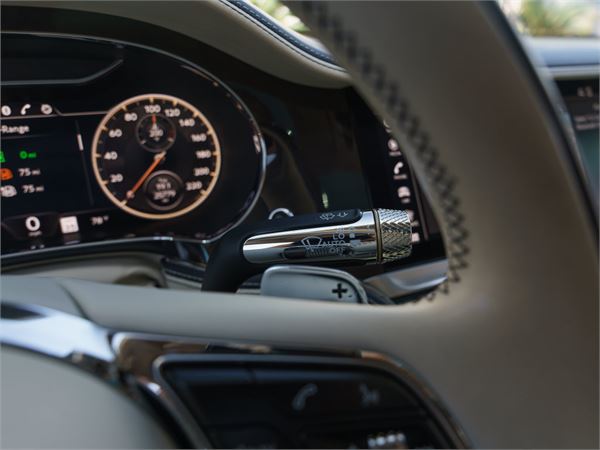 2023 Bentley Flying Spur Hybrid in Dark Sapphire - interior photo 23