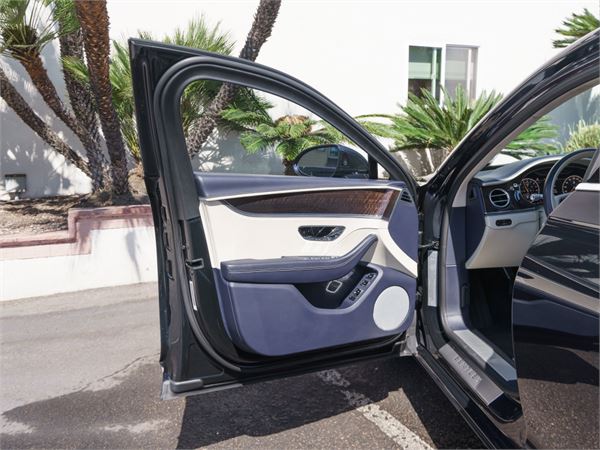 2023 Bentley Flying Spur Hybrid in Dark Sapphire - interior photo 24