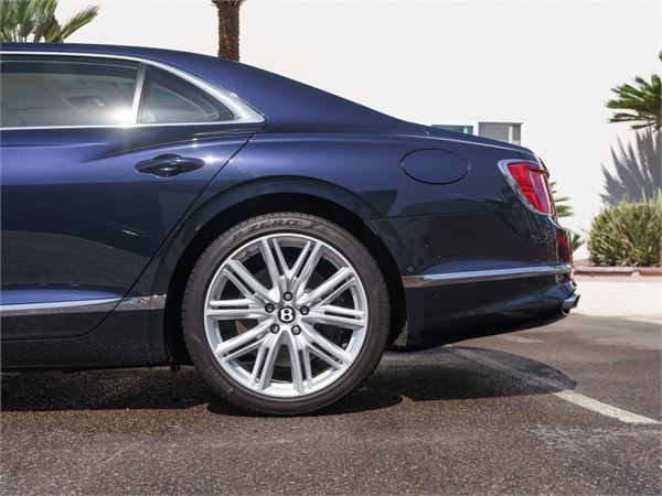 2023 Bentley Flying Spur Hybrid in Dark Sapphire - exterior photo 15