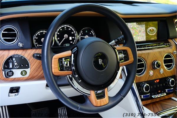 2019 Rolls-Royce Cullinan in Galileo Blue - interior photo 19