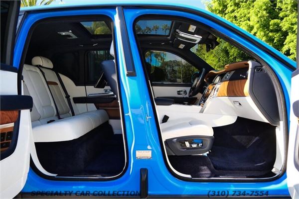2019 Rolls-Royce Cullinan in Galileo Blue - interior photo 15
