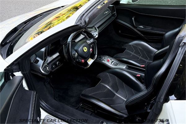 2014 Ferrari 458 Italia Spider in Bianco Avus - interior photo 17