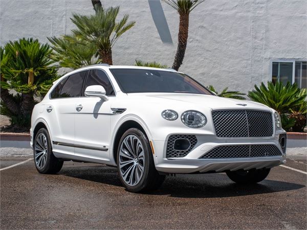 2022 Bentley Bentayga V8 in Glacier White - exterior photo 11