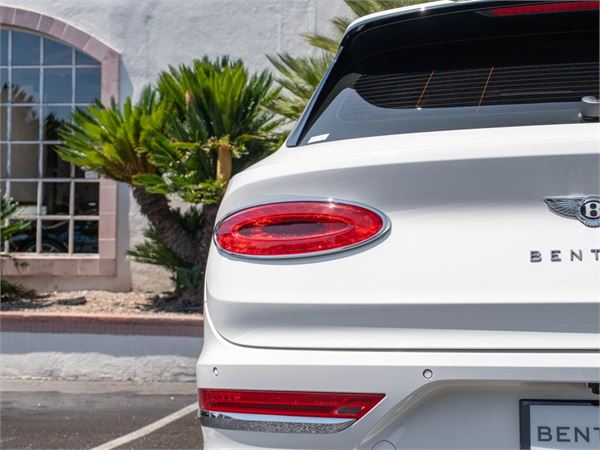 2022 Bentley Bentayga V8 in Glacier White - exterior photo 14