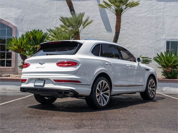 2022 Bentley Bentayga V8 in Glacier White - exterior photo 3