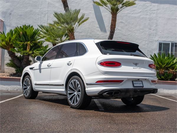 2022 Bentley Bentayga V8 in Glacier White - exterior photo 15