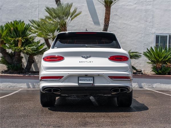2022 Bentley Bentayga V8 in Glacier White - exterior photo 12