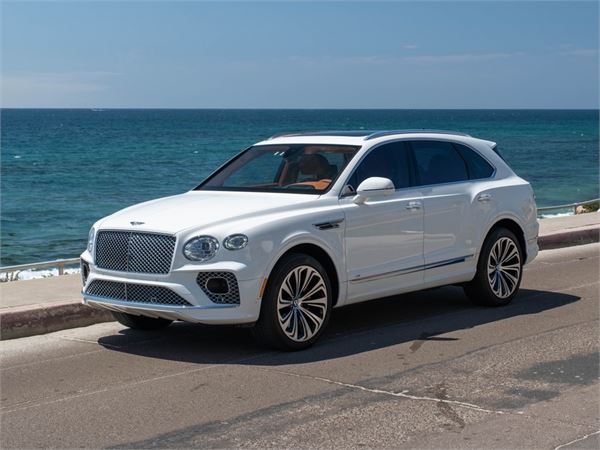 2022 Bentley Bentayga V8 in Glacier White - exterior photo 2