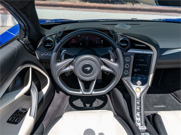 2025 McLaren 750S in Aurora Blue - interior photo 17