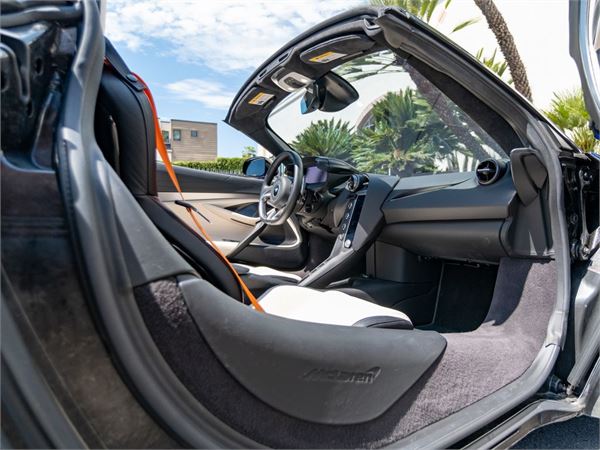 2025 McLaren 750S in Aurora Blue - interior photo 19