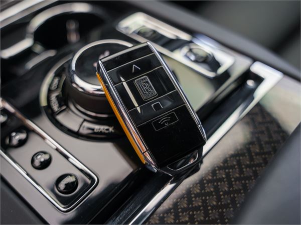 2023 Rolls-Royce Cullinan Black Badge in Black Diamond - interior photo 23