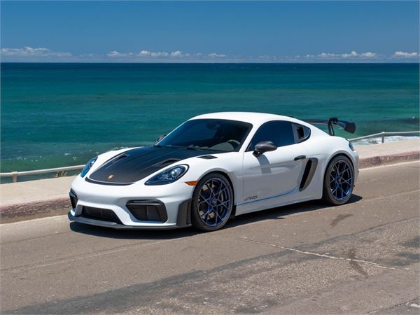 2025 Porsche 718 Cayman GT4 RS Weissach in White - exterior photo 2