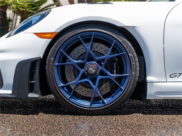 2025 Porsche 718 Cayman GT4 RS Weissach in White - exterior photo 7