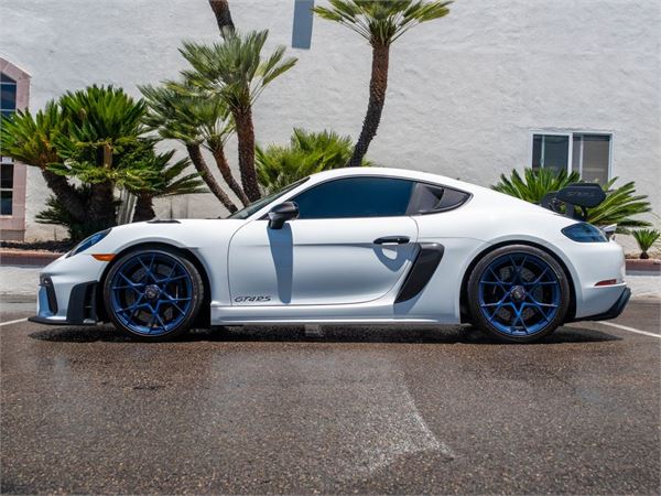 2025 Porsche 718 Cayman GT4 RS Weissach in White - exterior photo 4