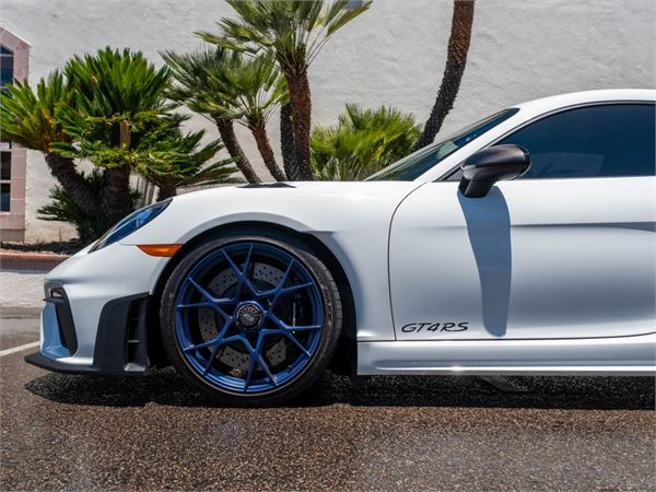 2025 Porsche 718 Cayman GT4 RS Weissach in White - exterior photo 5