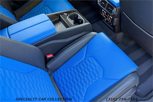2022 Lamborghini Urus in Bianco Monocerus - interior photo 22