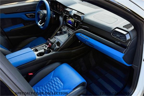 2022 Lamborghini Urus in Bianco Monocerus - interior photo 17
