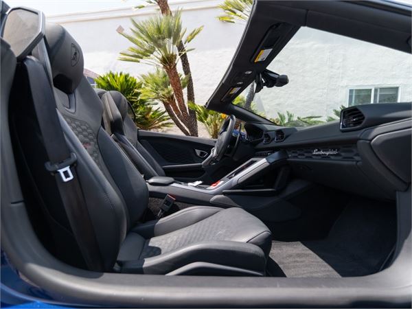 2023 Lamborghini Huracan EVO in Blu Astraeus Metallic - interior photo 20