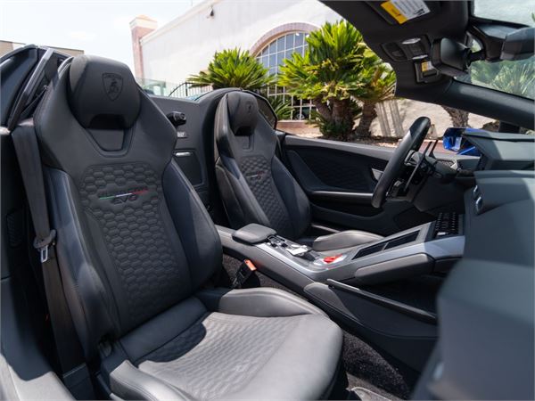 2023 Lamborghini Huracan EVO in Blu Astraeus Metallic - interior photo 18