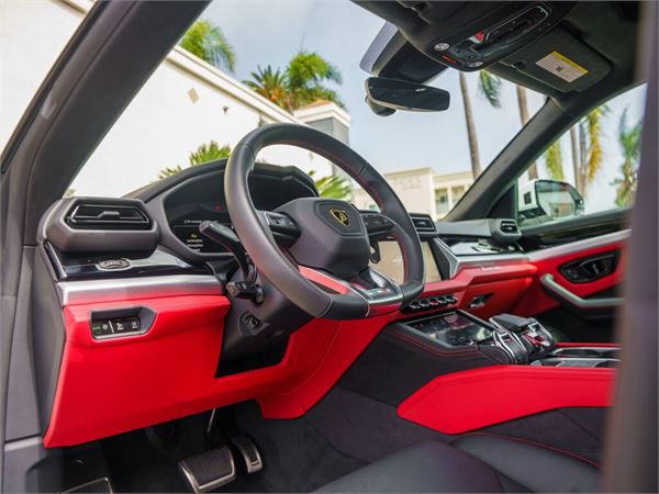 2025 Lamborghini Urus SE in Bianco Monocerus Metallic - interior photo 24