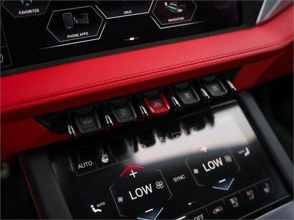 2025 Lamborghini Urus SE in Bianco Monocerus Metallic - interior photo 20