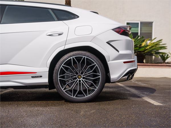 2025 Lamborghini Urus SE in Bianco Monocerus Metallic - exterior photo 13