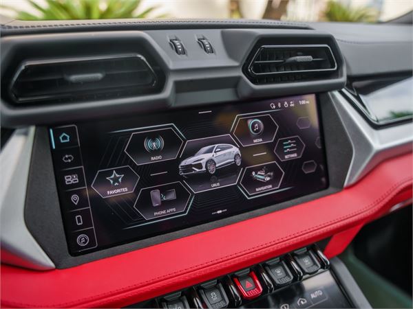 2025 Lamborghini Urus SE in Bianco Monocerus Metallic - interior photo 19