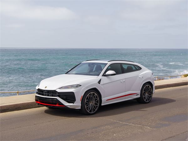 2025 Lamborghini Urus SE in Bianco Monocerus Metallic - exterior photo 2
