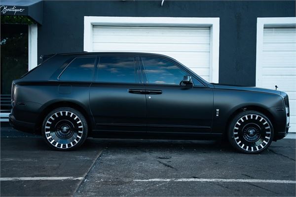 2024 Rolls-Royce Cullinan Black Badge in Black - exterior photo 7