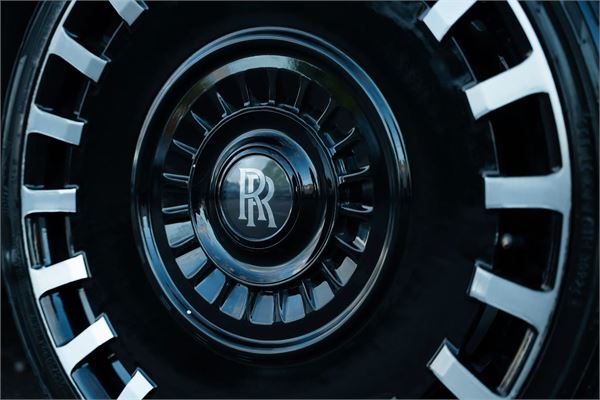 2024 Rolls-Royce Cullinan Black Badge in Black - exterior photo 18