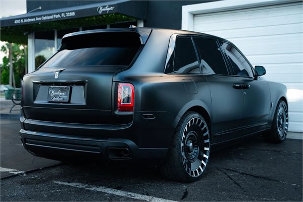 2024 Rolls-Royce Cullinan Black Badge in Black - exterior photo 4