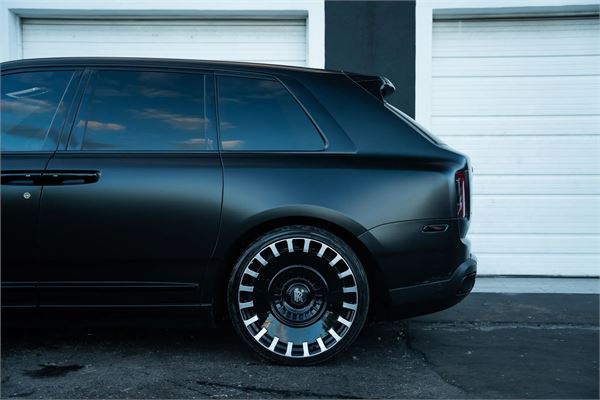 2024 Rolls-Royce Cullinan Black Badge in Black - exterior photo 12