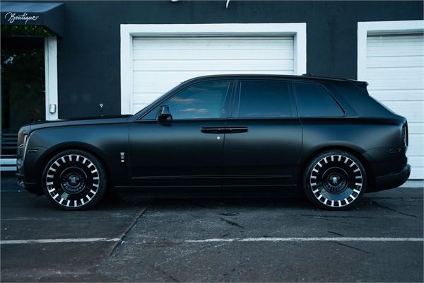 2024 Rolls-Royce Cullinan Black Badge in Black - exterior photo 10