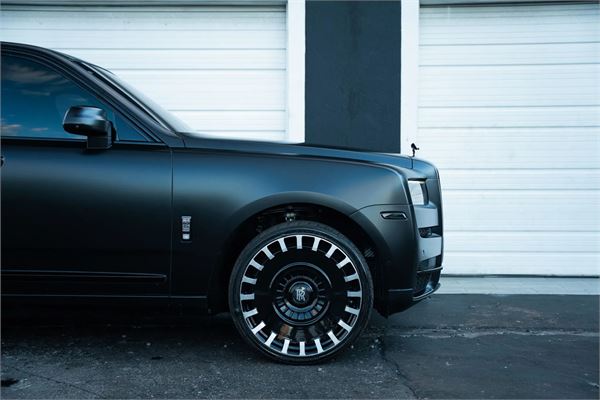 2024 Rolls-Royce Cullinan Black Badge in Black - exterior photo 9