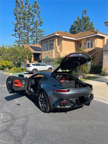 2020 Aston Martin Vantage in Xenon Grey - detail photo 7