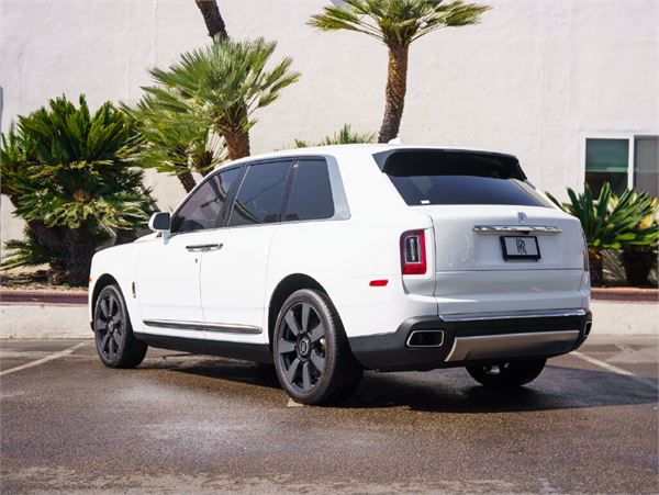 2022 Rolls-Royce Cullinan in Arctic White - exterior photo 17