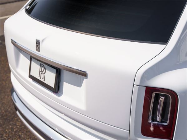 2022 Rolls-Royce Cullinan in Arctic White - exterior photo 11