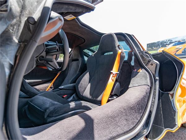 2025 McLaren 750S in Mclaren Orange - interior photo 16