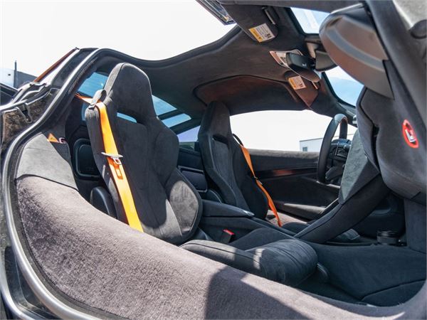 2025 McLaren 750S in Mclaren Orange - interior photo 18