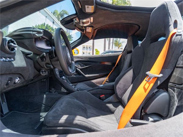 2025 McLaren 750S in Mclaren Orange - interior photo 17