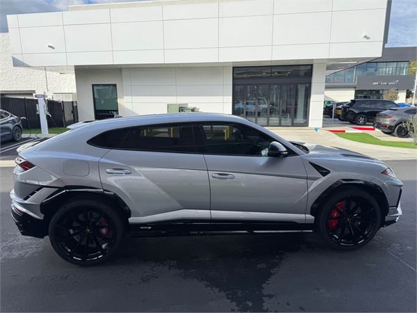 2024 Lamborghini Urus  S