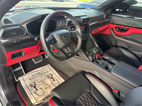 2024 Lamborghini Urus  S in Silver - interior photo 5