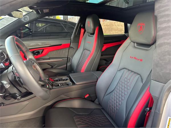 2024 Lamborghini Urus  S in Silver - interior photo 7