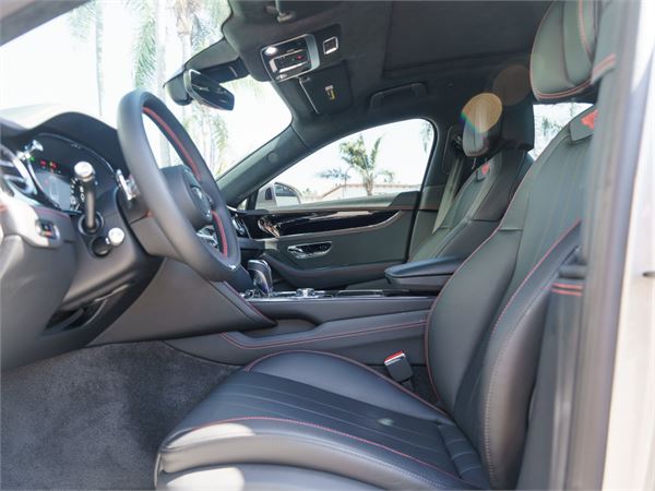 2026 Bentley Flying Spur V8 in Pale Brodgar - interior photo 22