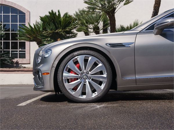2026 Bentley Flying Spur V8 in Pale Brodgar - exterior photo 5
