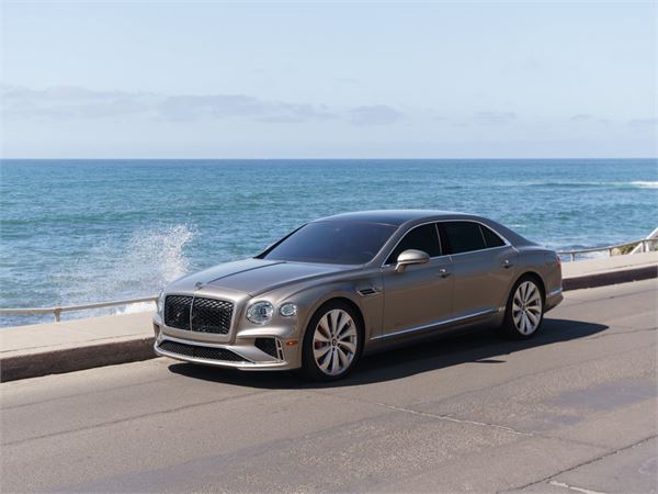 2026 Bentley Flying Spur V8 in Pale Brodgar - exterior photo 2